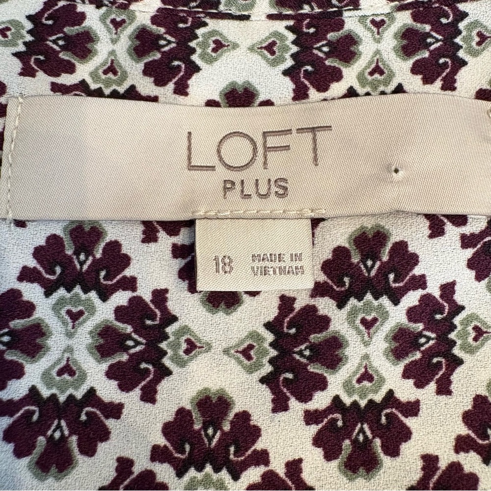 LOFT Plus Sz 18 Ivory Purple Damask Long Sleeve Blouse Split Neck Flowy Fit - Picture 6 of 8